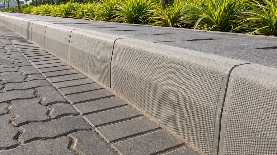 Kerbstone